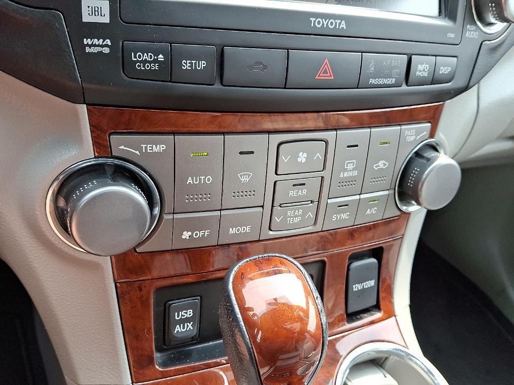 used 2012 Toyota Highlander car, priced at $15,995