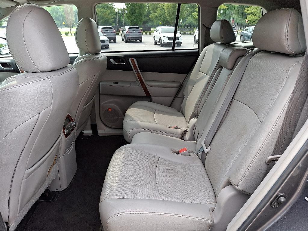 used 2012 Toyota Highlander car, priced at $15,995