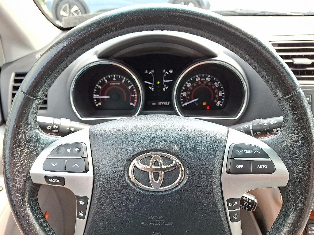 used 2012 Toyota Highlander car, priced at $15,995