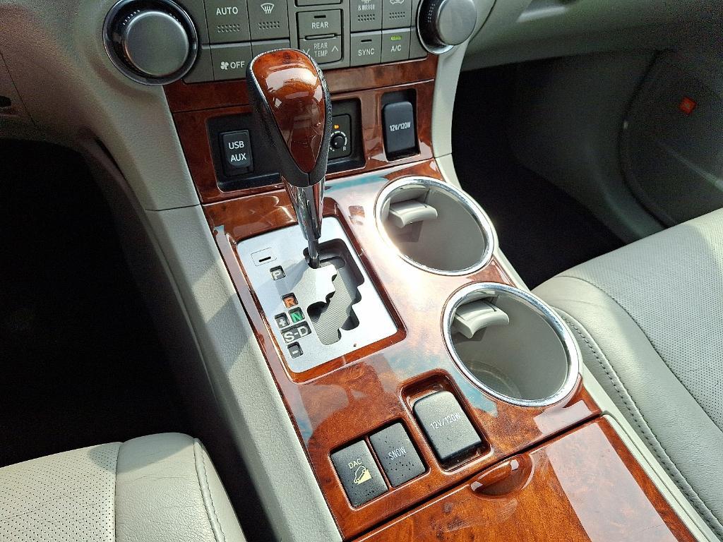 used 2012 Toyota Highlander car, priced at $15,995