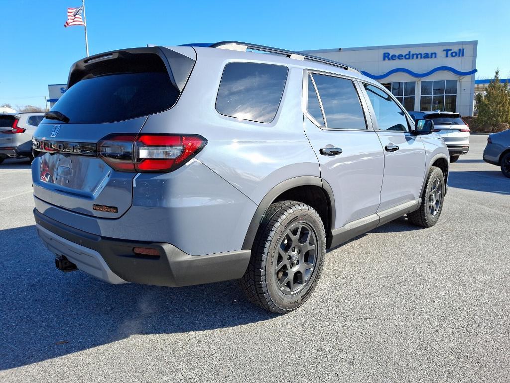 new 2025 Honda Pilot car, priced at $51,250