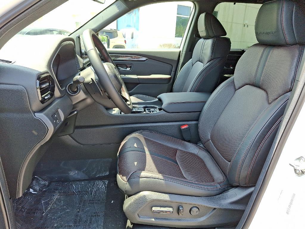 new 2025 Honda Pilot car, priced at $53,038
