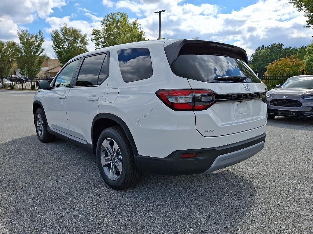 new 2025 Honda Pilot car, priced at $45,752