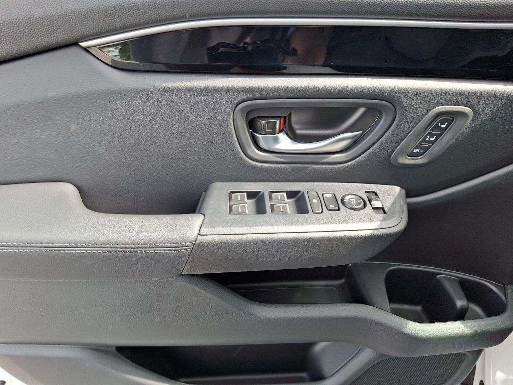 new 2025 Honda Pilot car, priced at $45,752