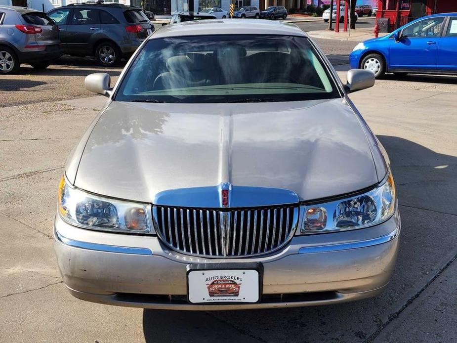 used 2002 Lincoln Town Car car, priced at $7,200