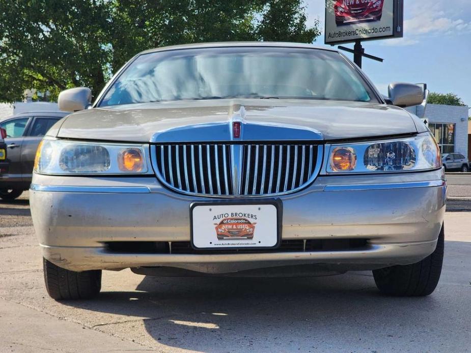 used 2002 Lincoln Town Car car, priced at $7,200