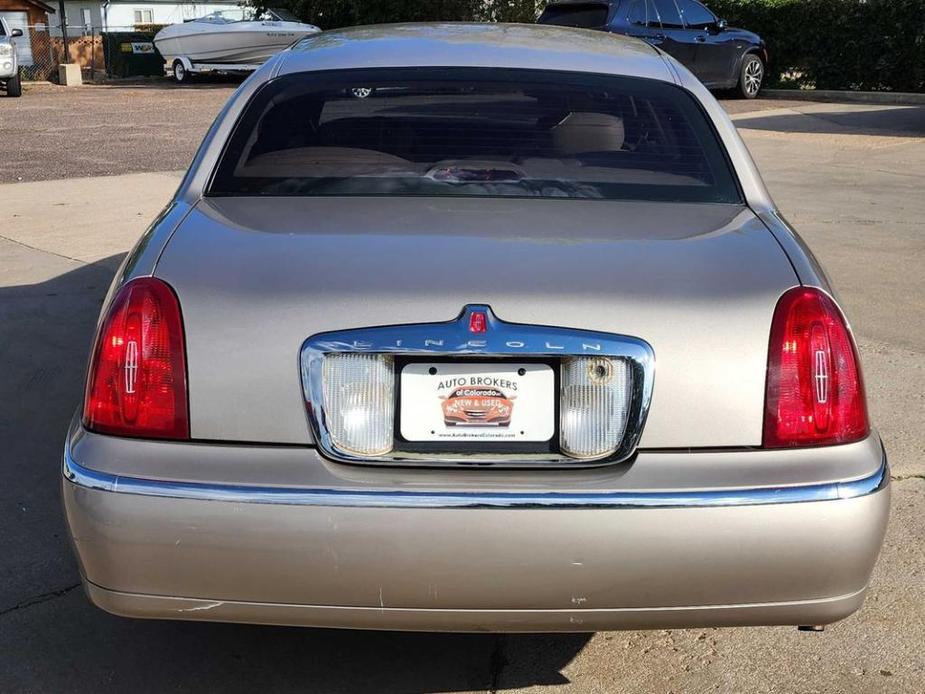 used 2002 Lincoln Town Car car, priced at $7,200