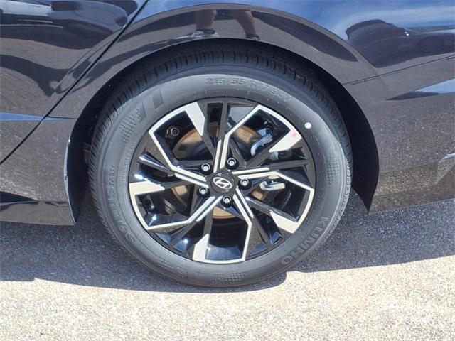 new 2025 Hyundai Sonata car, priced at $27,979