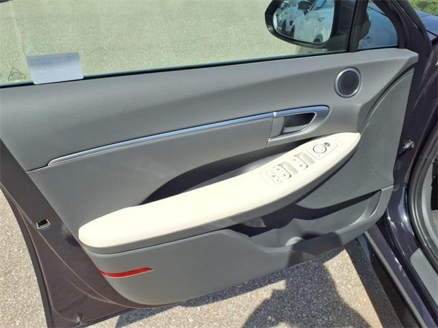 new 2025 Hyundai Sonata car, priced at $27,979