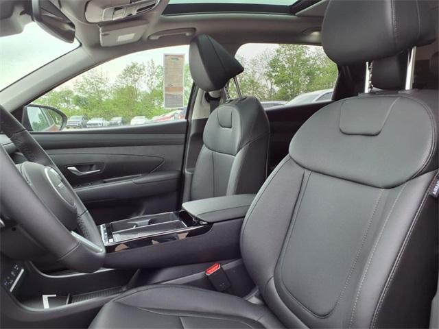 new 2025 Hyundai TUCSON Hybrid car, priced at $37,029