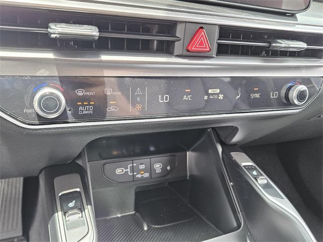 new 2025 Kia Sorento car, priced at $38,795
