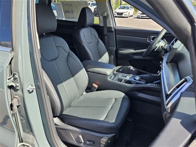 new 2025 Kia Sorento Hybrid car, priced at $40,721