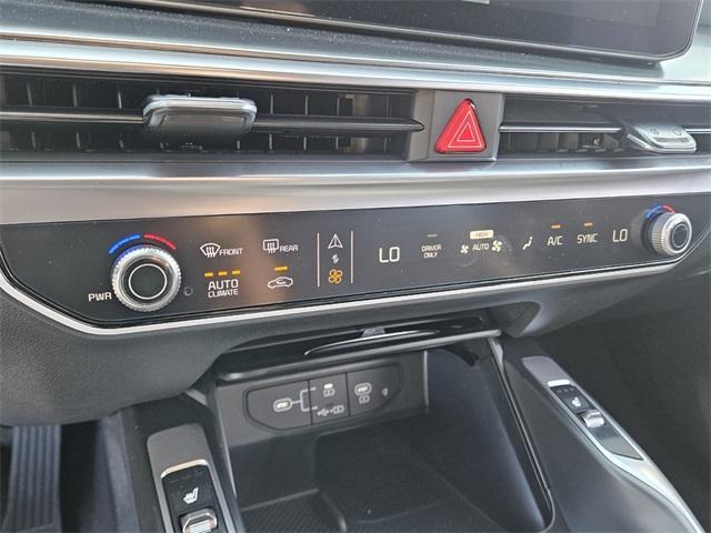 new 2025 Kia Sorento Hybrid car, priced at $40,721