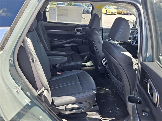 new 2025 Kia Sorento Hybrid car, priced at $40,721
