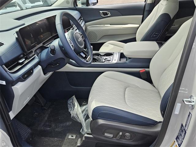 new 2025 Kia Carnival car, priced at $43,695