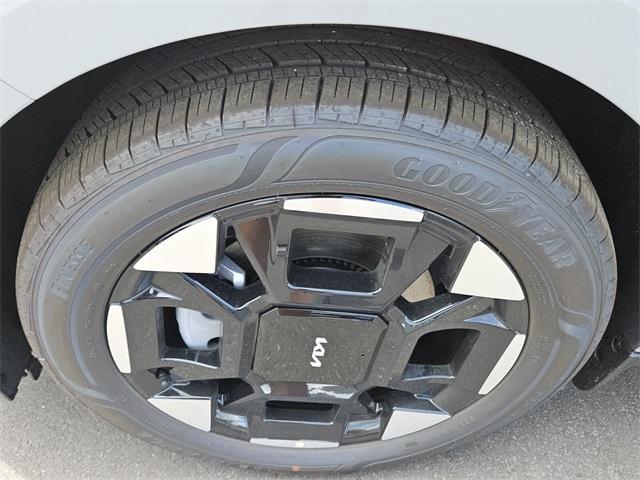 new 2025 Kia Carnival car, priced at $43,695