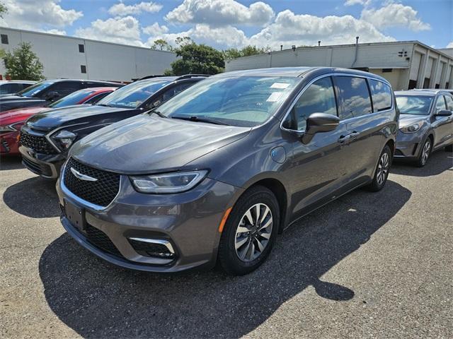 used 2022 Chrysler Pacifica Hybrid car, priced at $21,591