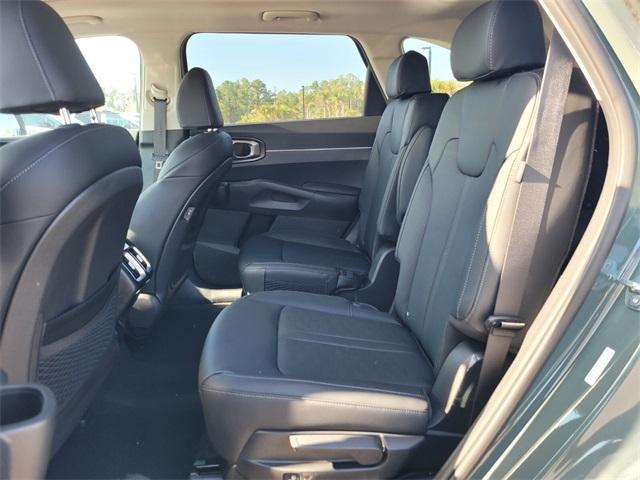 new 2025 Kia Sorento Hybrid car, priced at $43,390