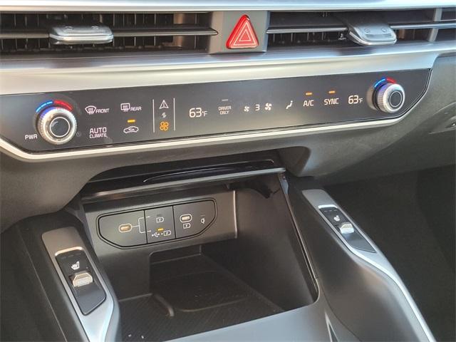 new 2025 Kia Sorento Hybrid car, priced at $43,390