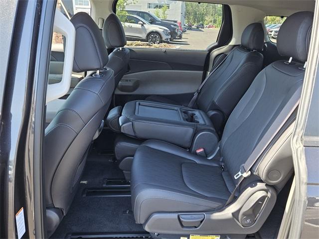 new 2025 Kia Carnival car, priced at $43,335