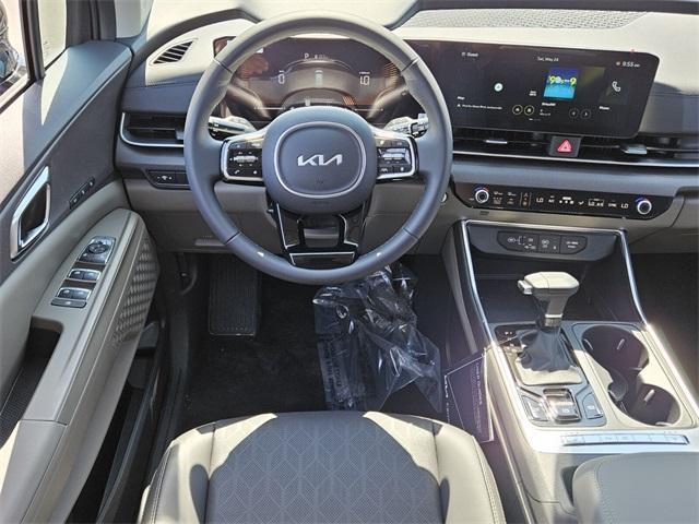 new 2025 Kia Carnival car, priced at $43,335