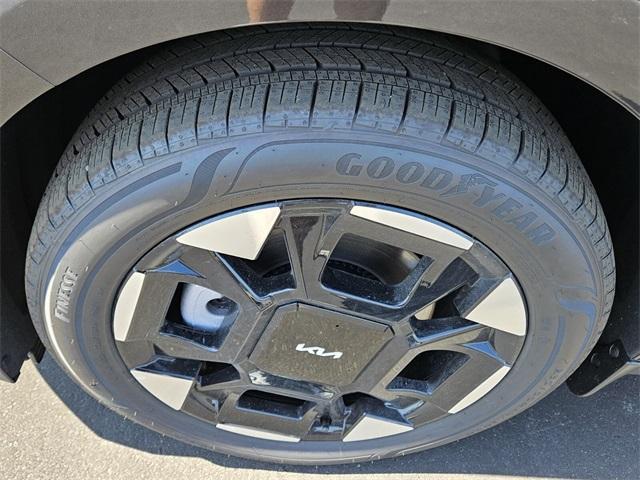 new 2025 Kia Carnival car, priced at $43,335