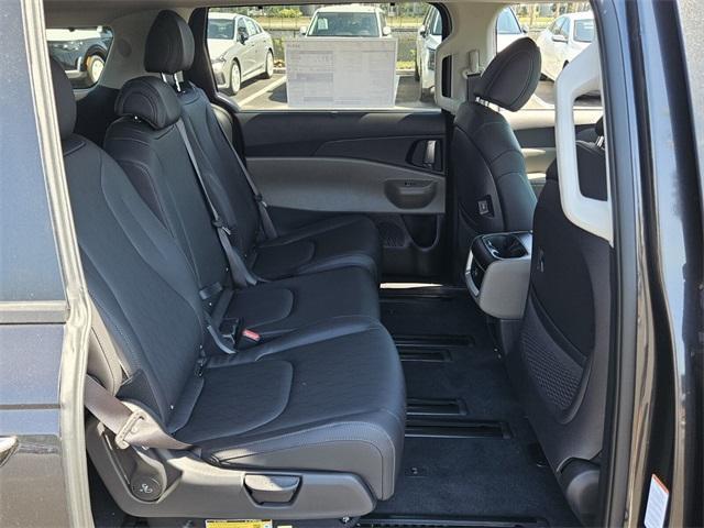 new 2025 Kia Carnival car, priced at $43,335