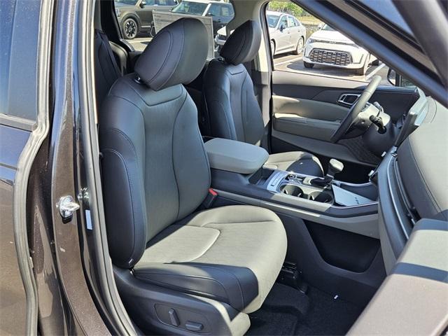 new 2025 Kia Carnival car, priced at $43,335
