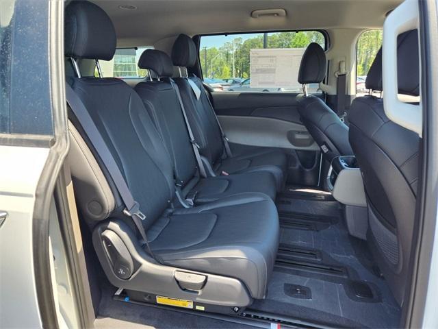 new 2025 Kia Carnival Hybrid car, priced at $45,195