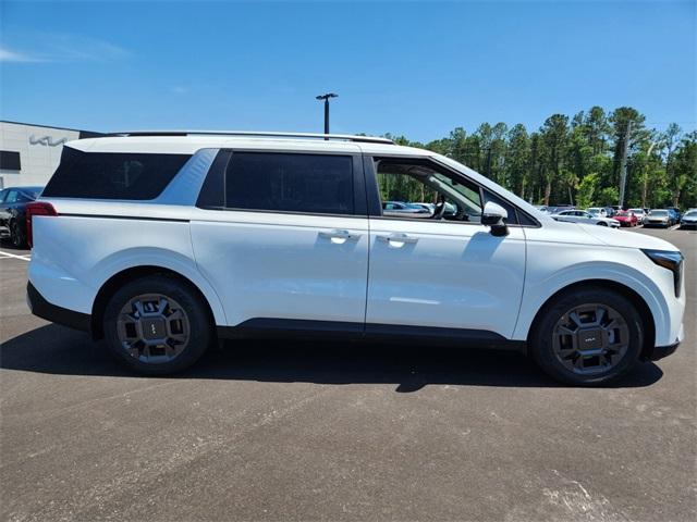 new 2025 Kia Carnival Hybrid car, priced at $45,195