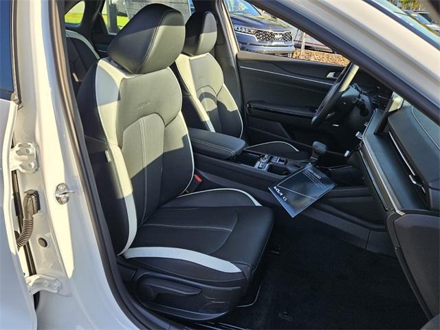 new 2025 Kia K5 car, priced at $32,320