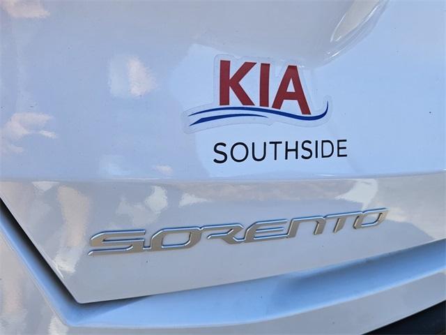 new 2025 Kia Sorento car, priced at $33,900
