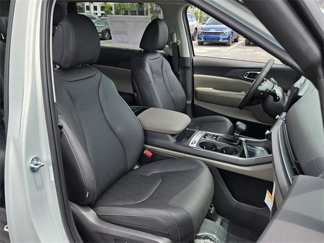 new 2025 Kia Carnival car, priced at $47,600