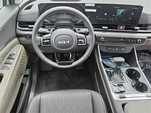 new 2025 Kia Carnival car, priced at $47,600