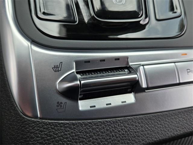 new 2025 Kia Carnival car, priced at $47,600