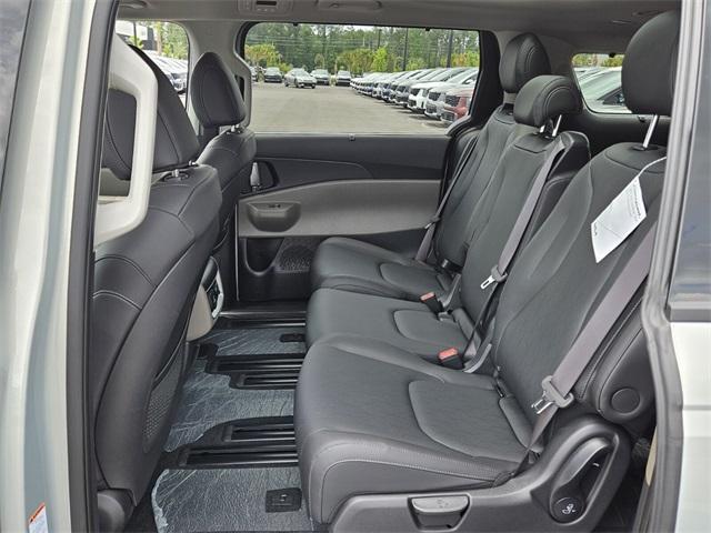 new 2025 Kia Carnival car, priced at $47,600