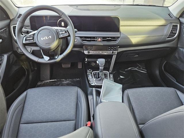 new 2025 Kia Seltos car, priced at $28,695