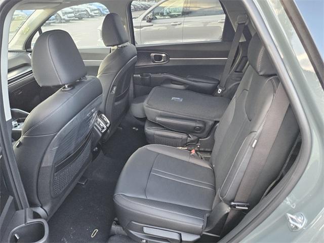 new 2025 Kia Sorento Hybrid car, priced at $43,390