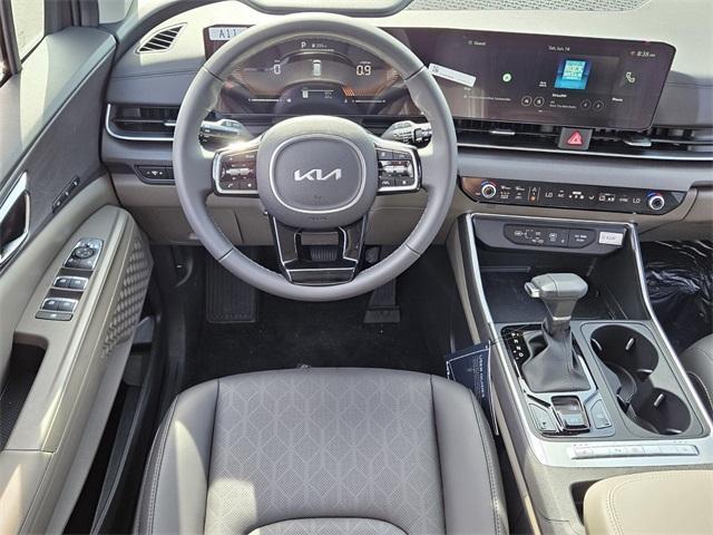 new 2025 Kia Carnival car, priced at $43,185