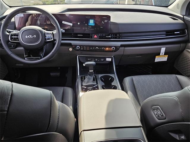new 2025 Kia Carnival car, priced at $43,185