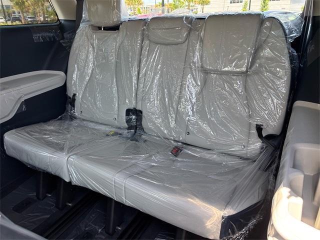 new 2025 Kia Carnival Hybrid car, priced at $45,335