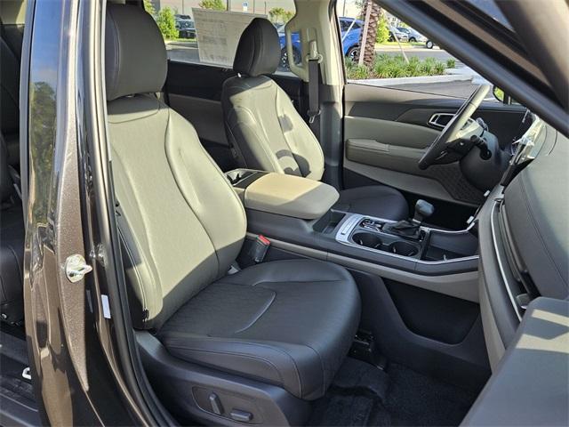 new 2025 Kia Carnival car, priced at $43,335