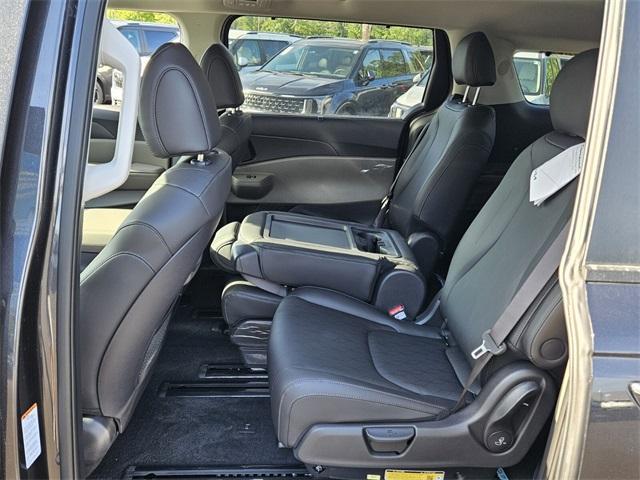 new 2025 Kia Carnival car, priced at $43,335