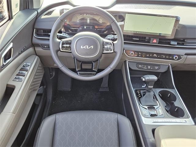 new 2025 Kia Carnival car, priced at $43,335