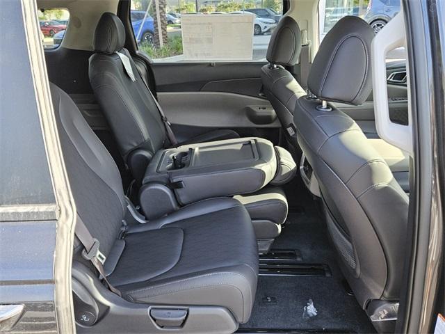 new 2025 Kia Carnival car, priced at $43,335