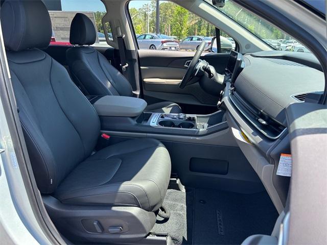 new 2025 Kia Carnival Hybrid car, priced at $45,335