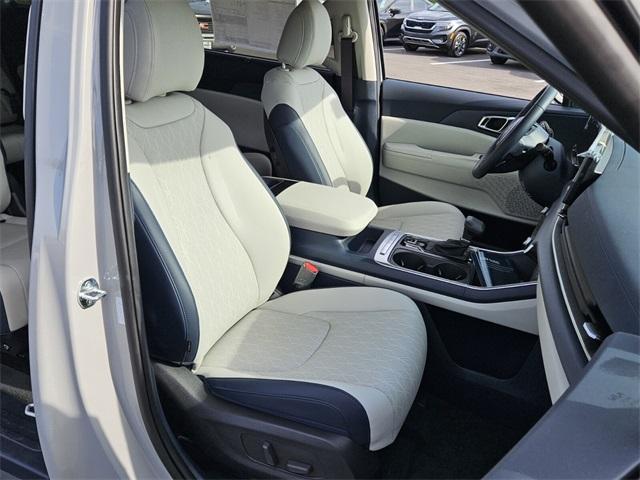 new 2025 Kia Carnival car, priced at $43,680