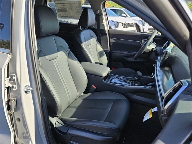 new 2025 Kia Sorento car, priced at $38,505