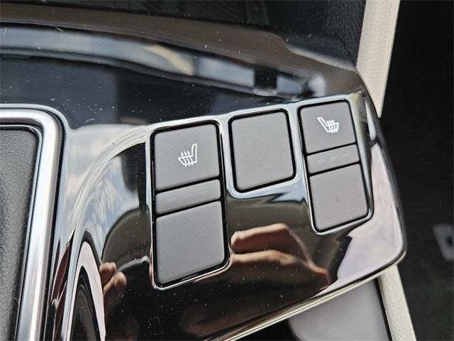 new 2025 Kia Sportage car, priced at $33,010