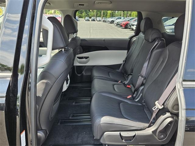 used 2024 Kia Carnival car, priced at $40,891